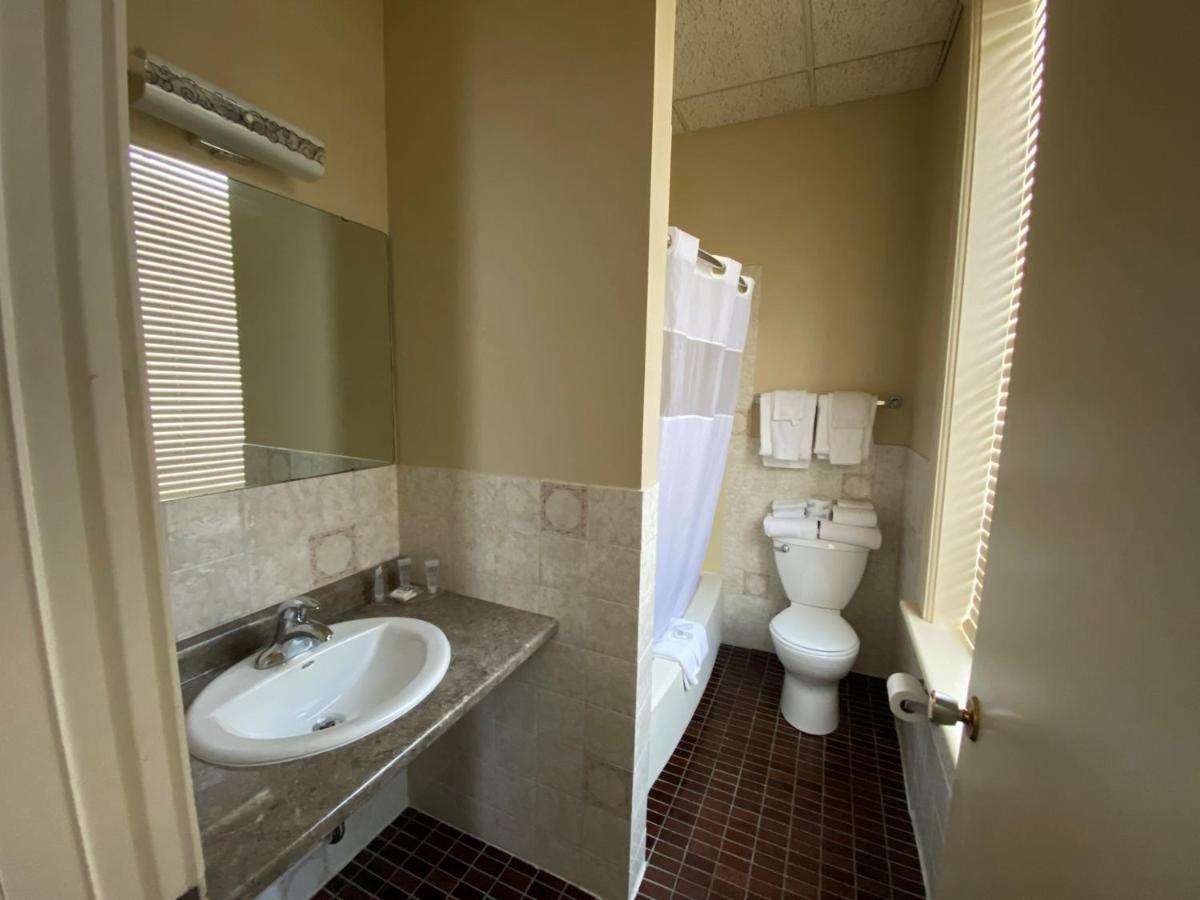 Hotel Bedford Годерич Экстерьер фото