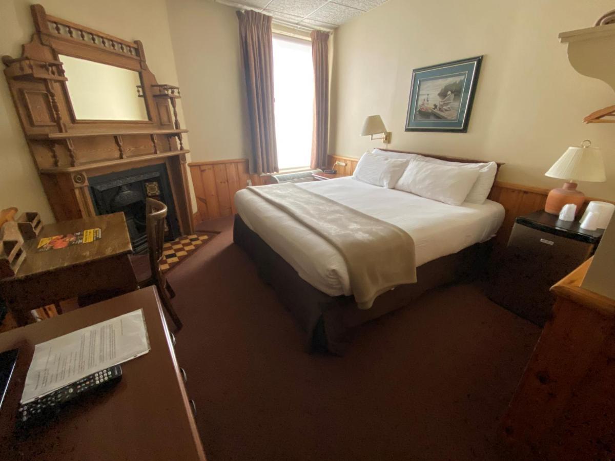 Hotel Bedford Годерич Экстерьер фото