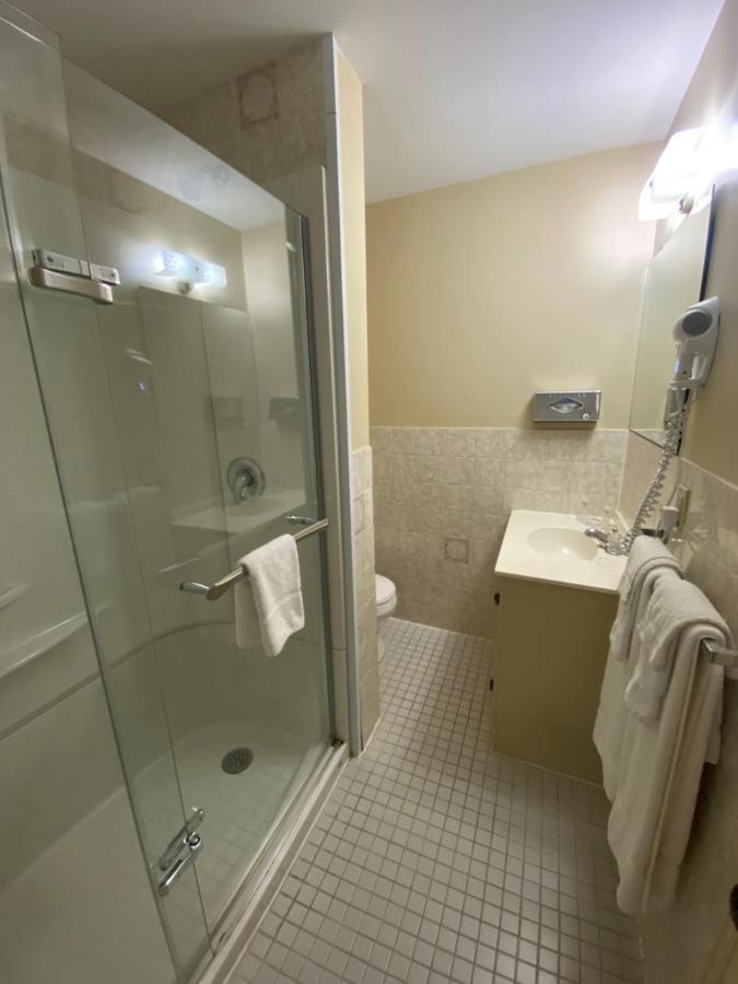 Hotel Bedford Годерич Экстерьер фото