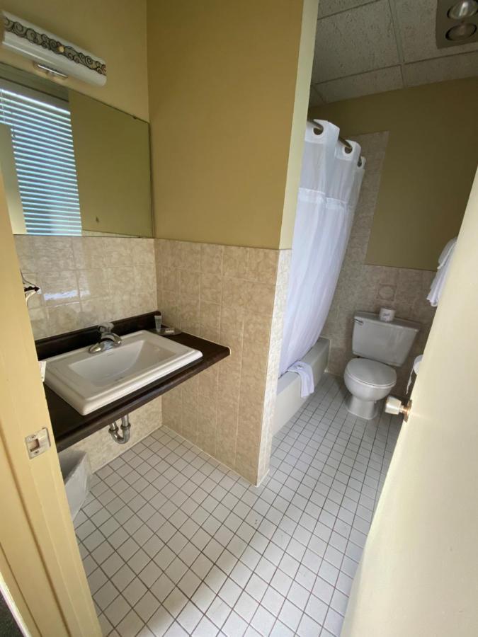 Hotel Bedford Годерич Экстерьер фото