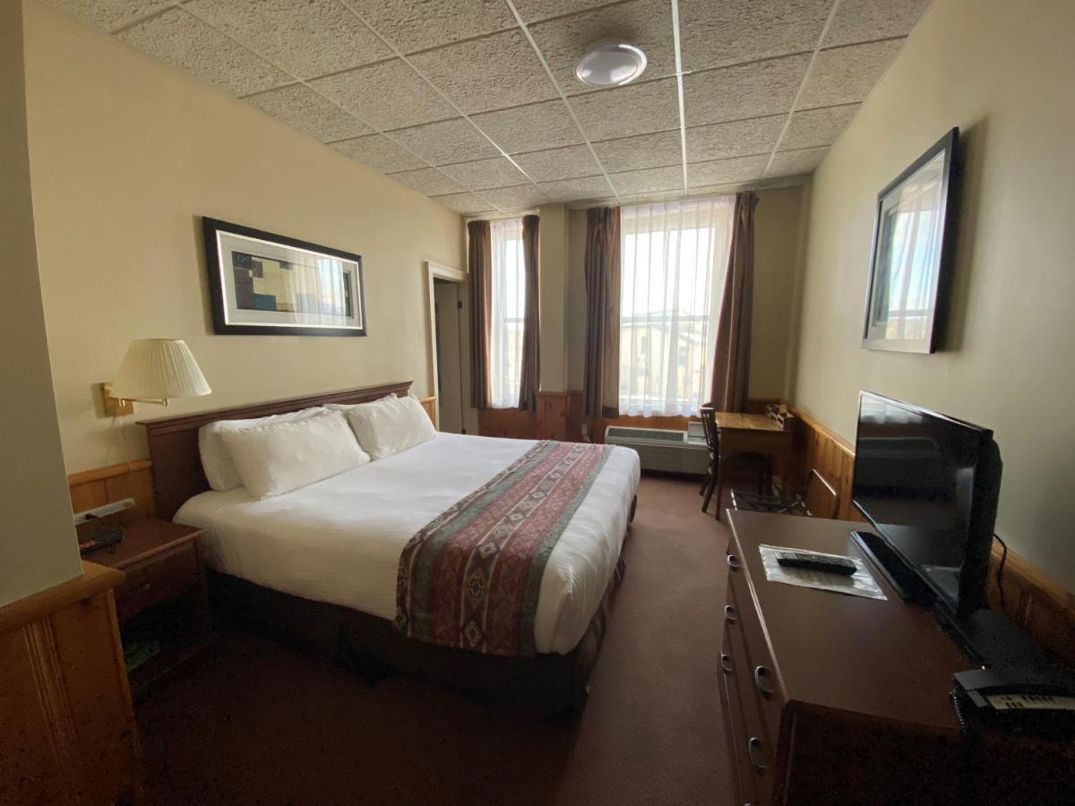 Hotel Bedford Годерич Экстерьер фото