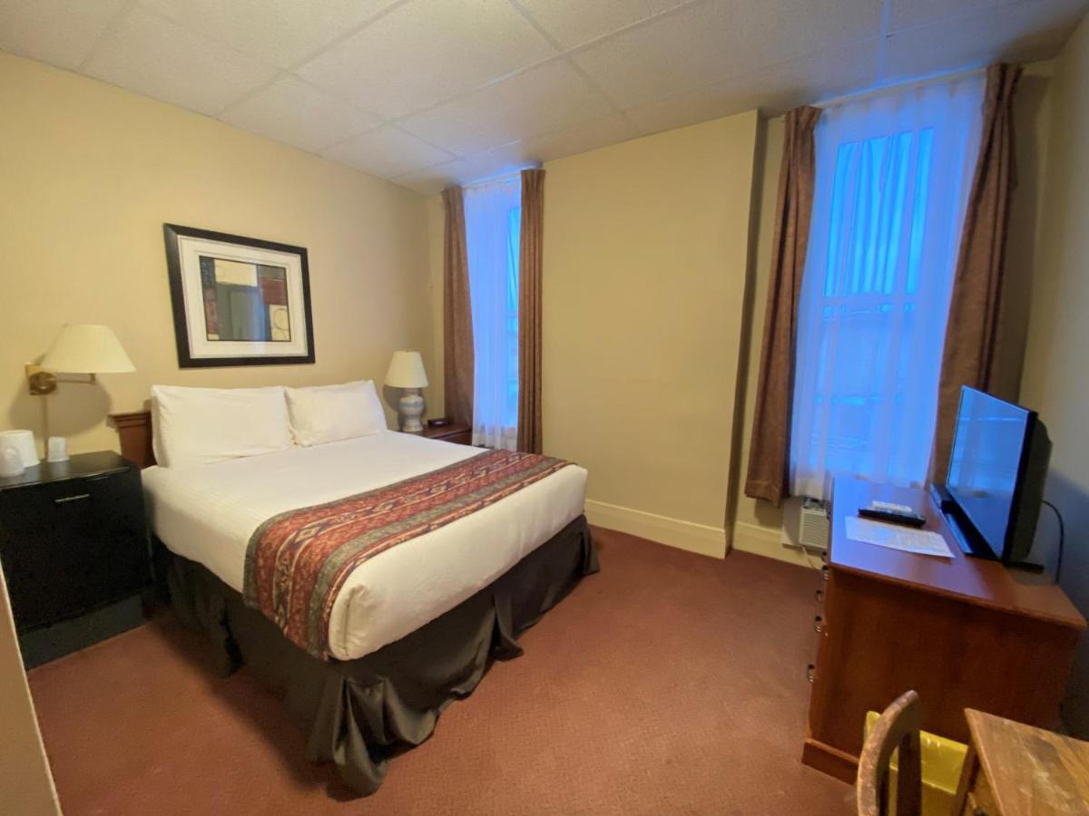Hotel Bedford Годерич Экстерьер фото