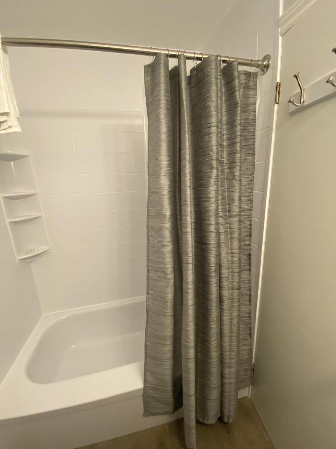 Hotel Bedford Годерич Экстерьер фото